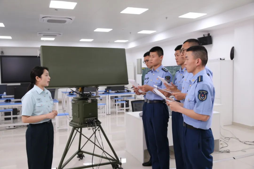 武汉空军预警学院政委图片