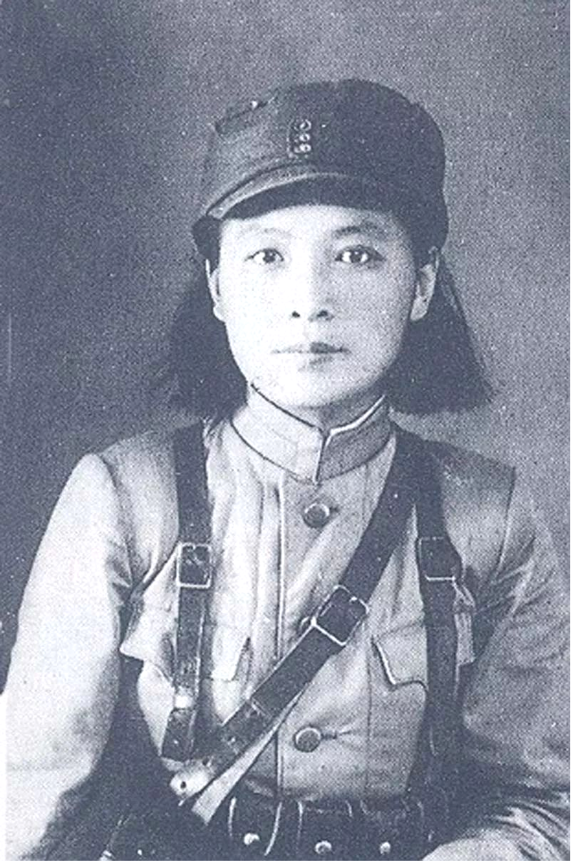 東北抗聯女戰士王一知當時不僅女兵,根據地女民兵也是齊整的短髮內務